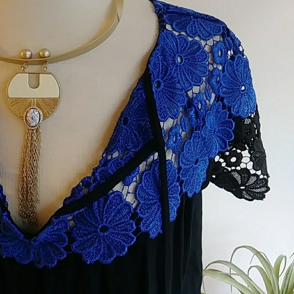 Ella Moss flower top blue & black NWT